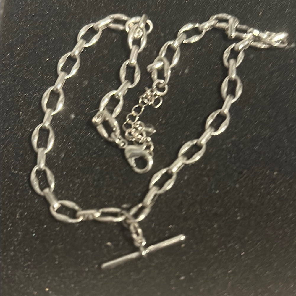 Elegant Silver Chain Necklace With Cross Pendant 70$